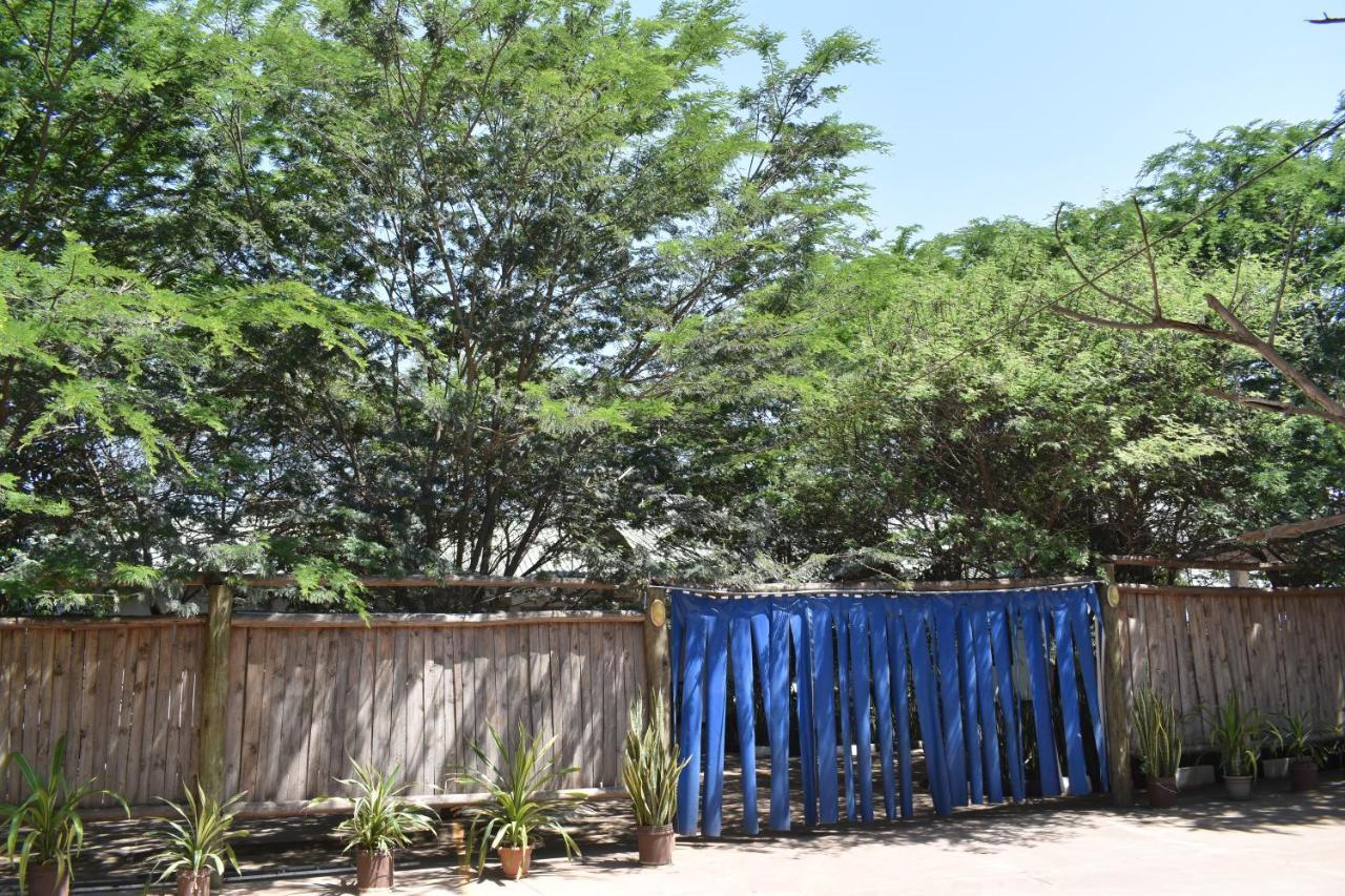 Rainbow Executive Lodge Boma la Ngombe Exteriér fotografie