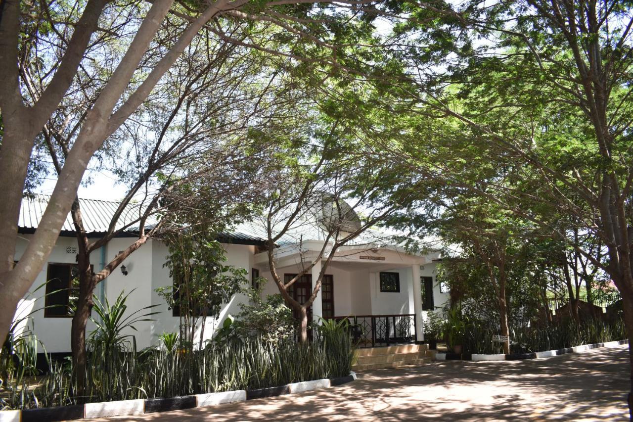 Rainbow Executive Lodge Boma la Ngombe Exteriér fotografie