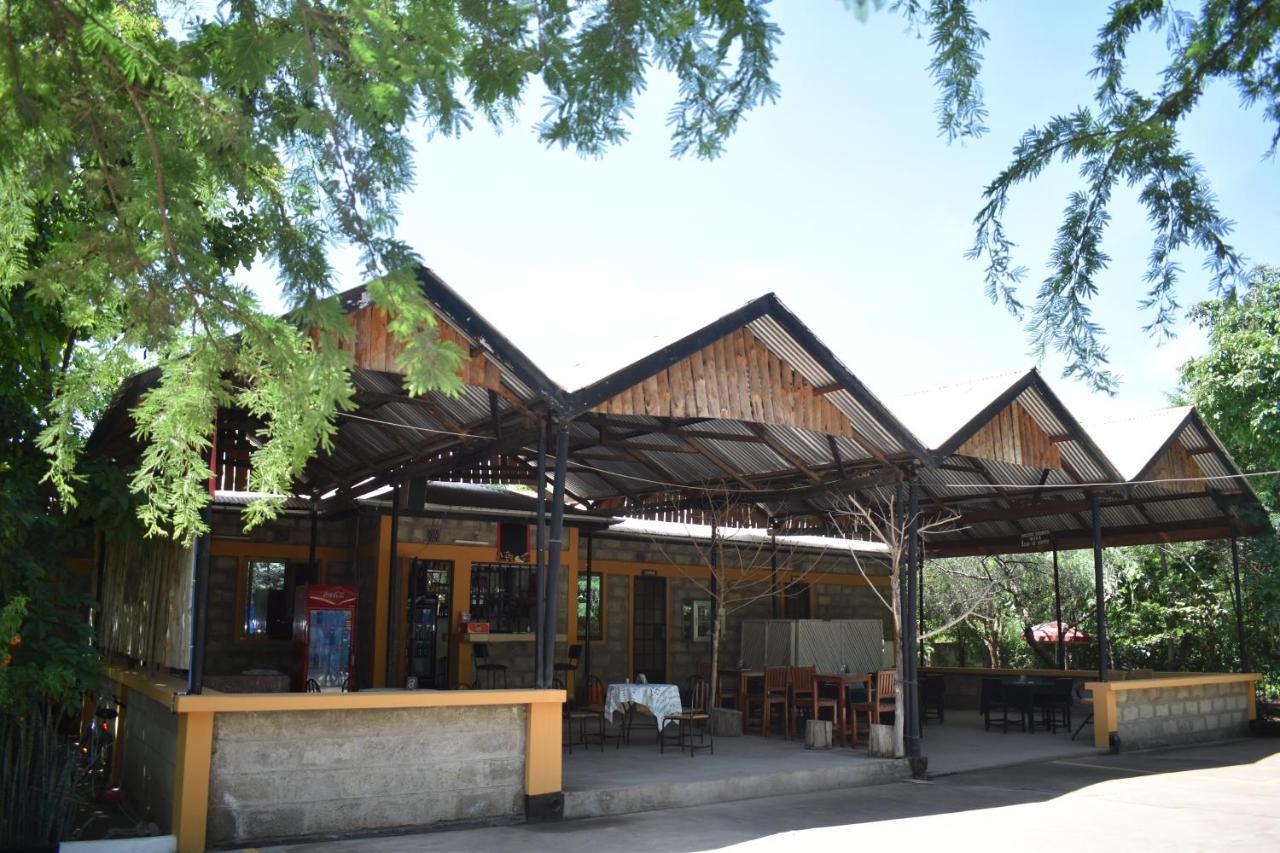 Rainbow Executive Lodge Boma la Ngombe Exteriér fotografie