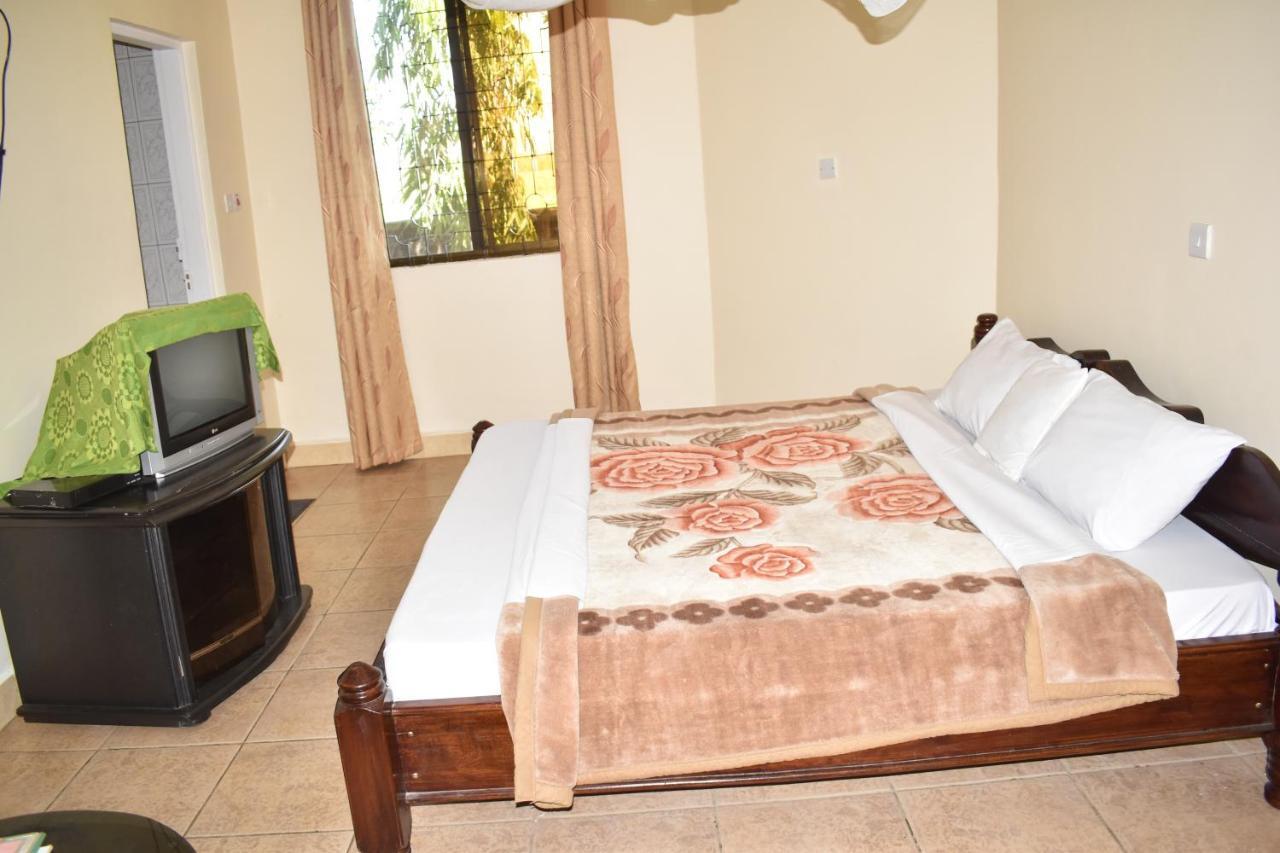 Rainbow Executive Lodge Boma la Ngombe Exteriér fotografie
