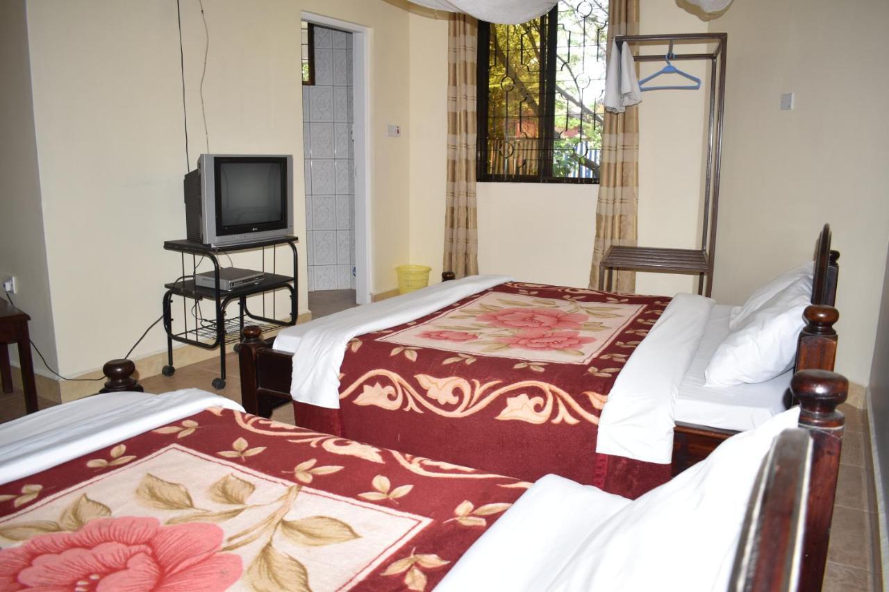 Rainbow Executive Lodge Boma la Ngombe Exteriér fotografie