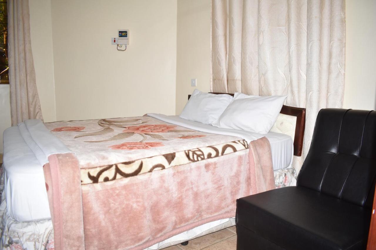 Rainbow Executive Lodge Boma la Ngombe Exteriér fotografie