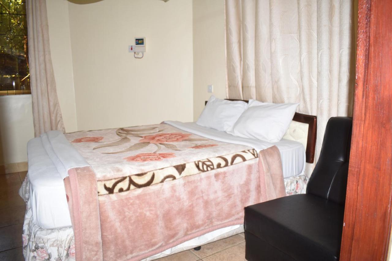 Rainbow Executive Lodge Boma la Ngombe Exteriér fotografie