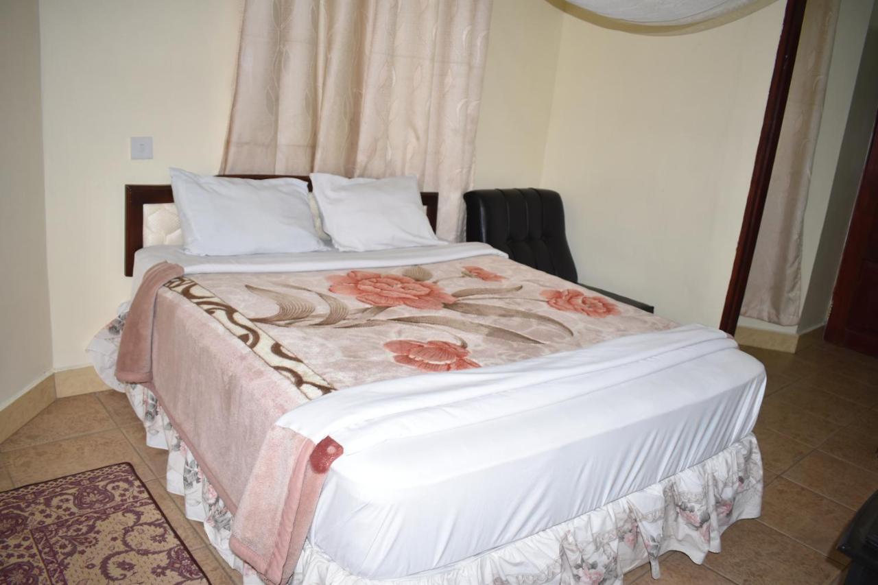 Rainbow Executive Lodge Boma la Ngombe Exteriér fotografie