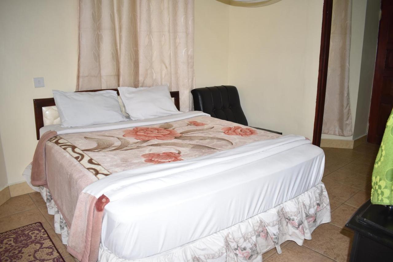 Rainbow Executive Lodge Boma la Ngombe Exteriér fotografie
