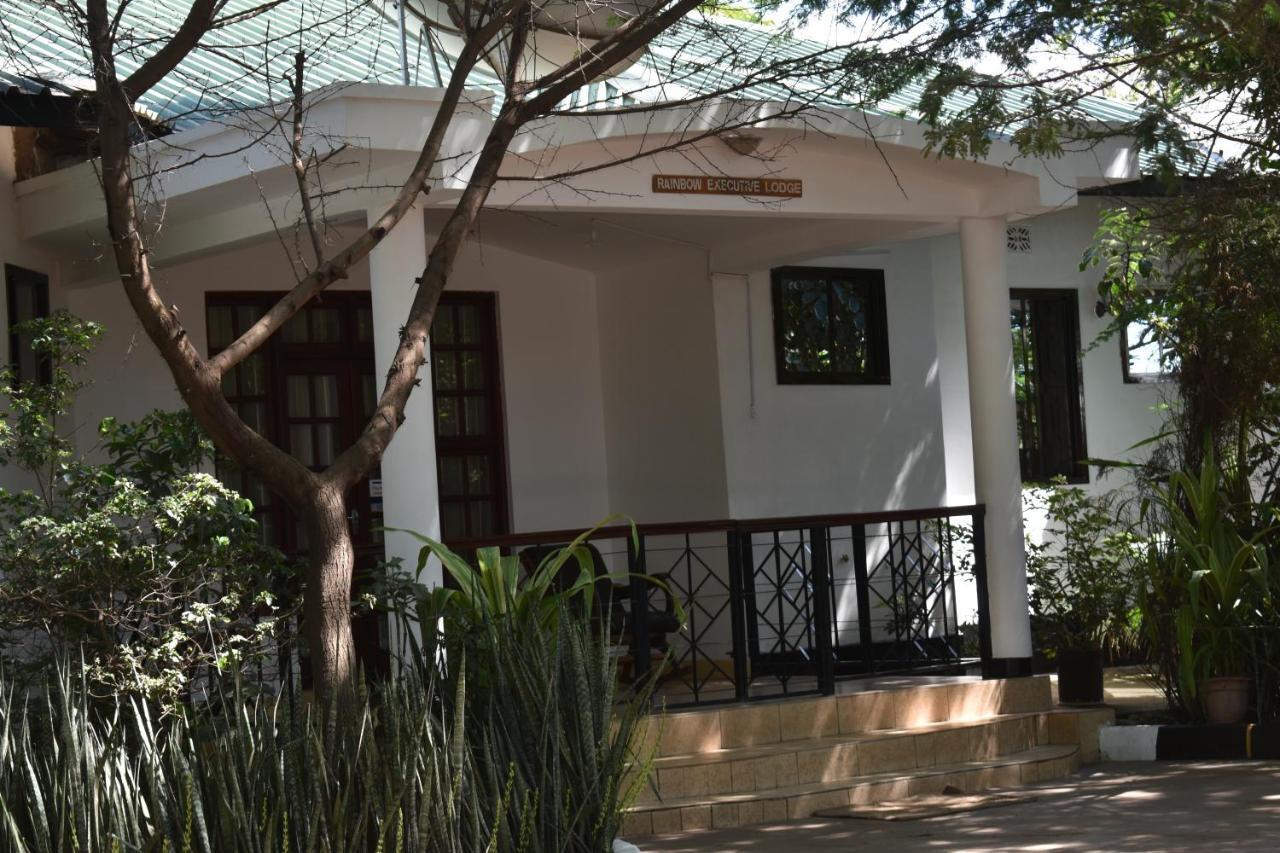 Rainbow Executive Lodge Boma la Ngombe Exteriér fotografie