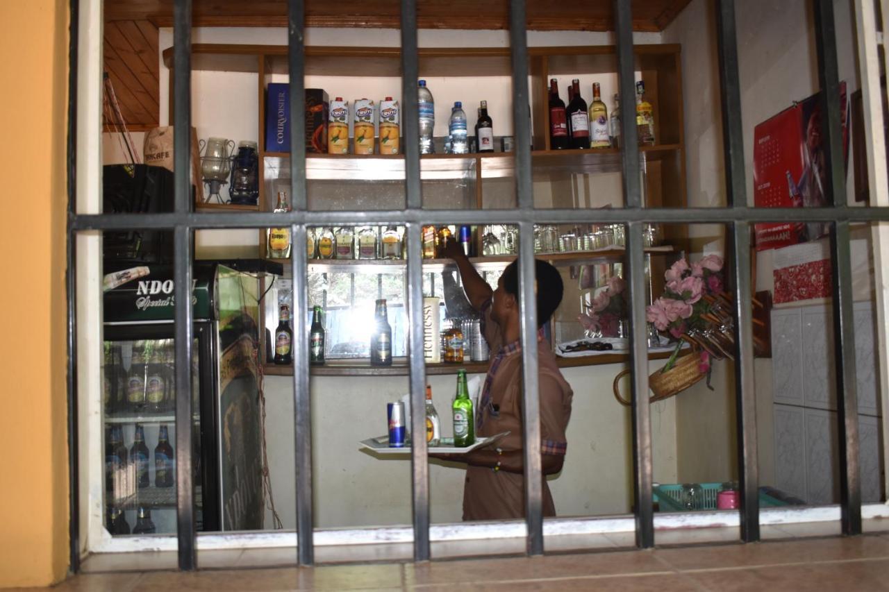 Rainbow Executive Lodge Boma la Ngombe Exteriér fotografie