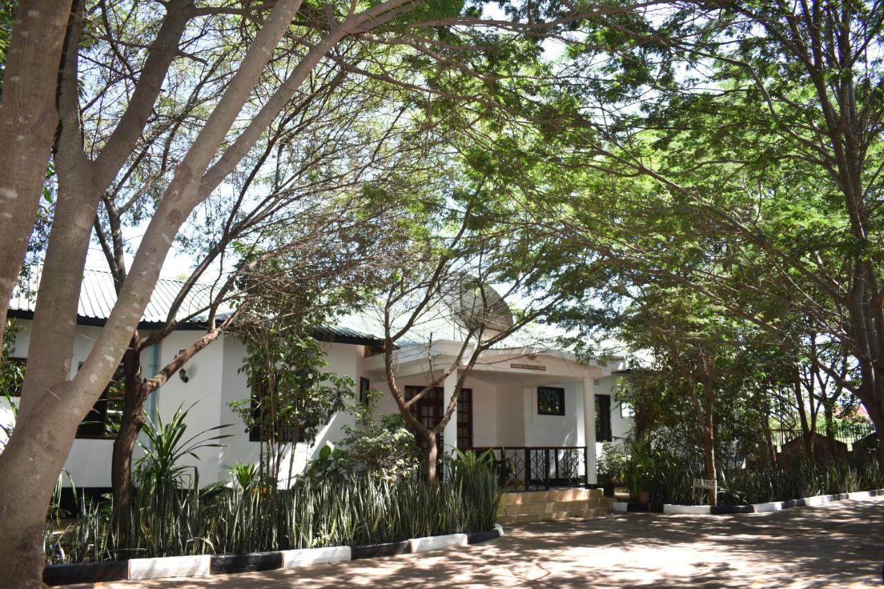Rainbow Executive Lodge Boma la Ngombe Exteriér fotografie