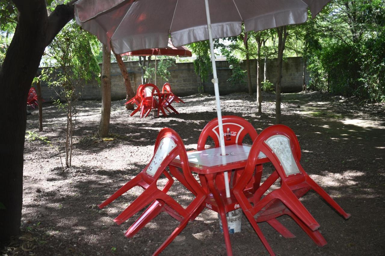 Rainbow Executive Lodge Boma la Ngombe Exteriér fotografie